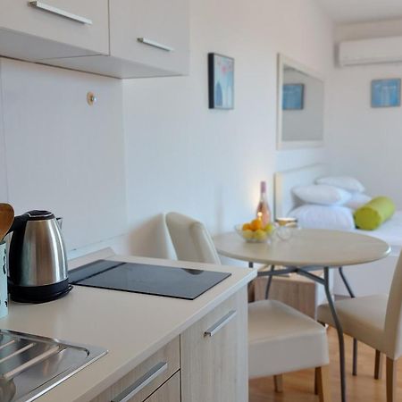Sea Side Apartments Vodice Bagian luar foto