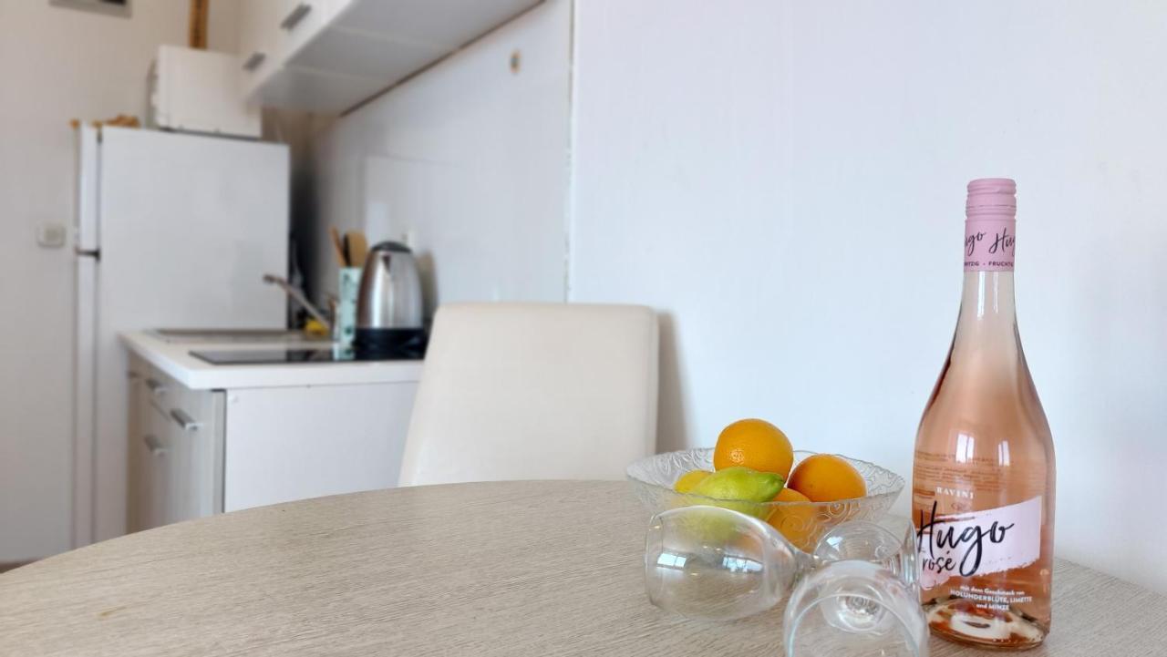 Sea Side Apartments Vodice Bagian luar foto