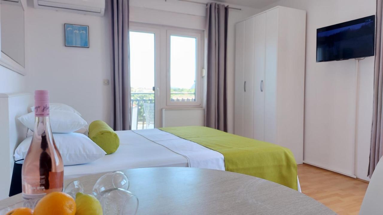 Sea Side Apartments Vodice Bagian luar foto