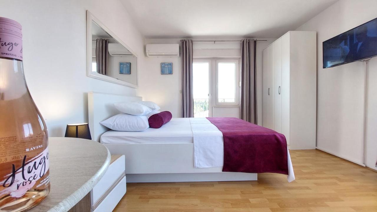 Sea Side Apartments Vodice Bagian luar foto