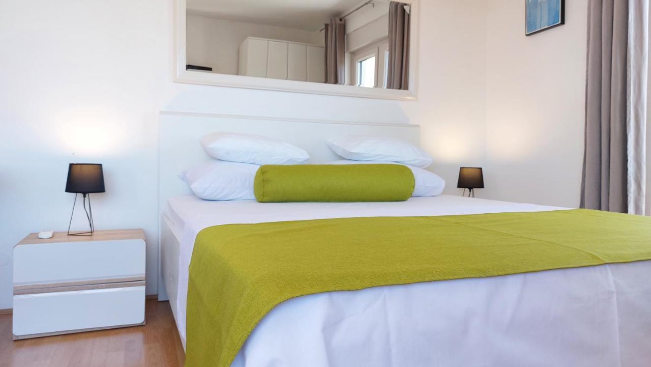 Sea Side Apartments Vodice Bagian luar foto