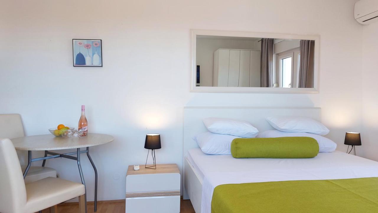 Sea Side Apartments Vodice Bagian luar foto