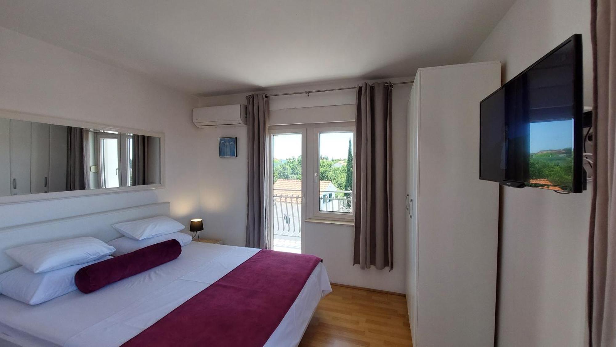 Sea Side Apartments Vodice Bagian luar foto