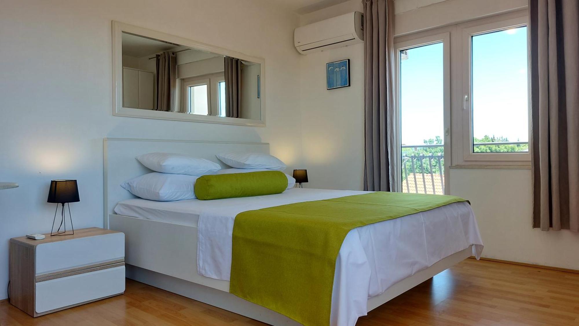 Sea Side Apartments Vodice Bagian luar foto